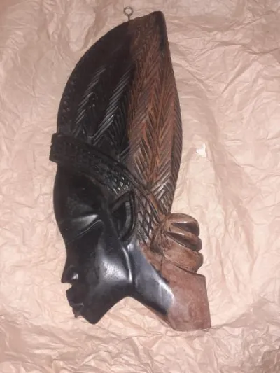 Profil en bois sculpté-personnage ethnique femme - Décoration - Saint-Satur (18300)