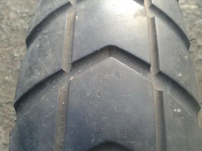 Pneu avant suzuki xf 650 freewind 2002 - Équipements Moto - Verberie (60410)