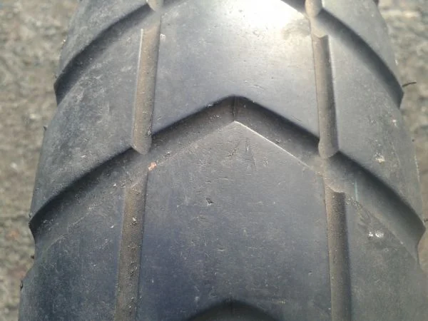 Pneu avant suzuki xf 650 freewind 2002 - Équipements Moto - Verberie (60410)