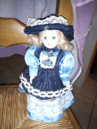 Poupée de porcelaine n°8 - Collection - Saint-Satur (18300)