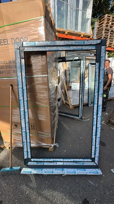 Fenêtre un vantail en alu 7016 sans vitrage - Bricolage