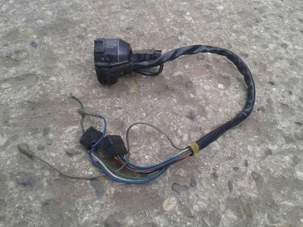 Comodo gauche kawasaki z 400 j 1982 - Équipements Moto - Dampleux (02600)