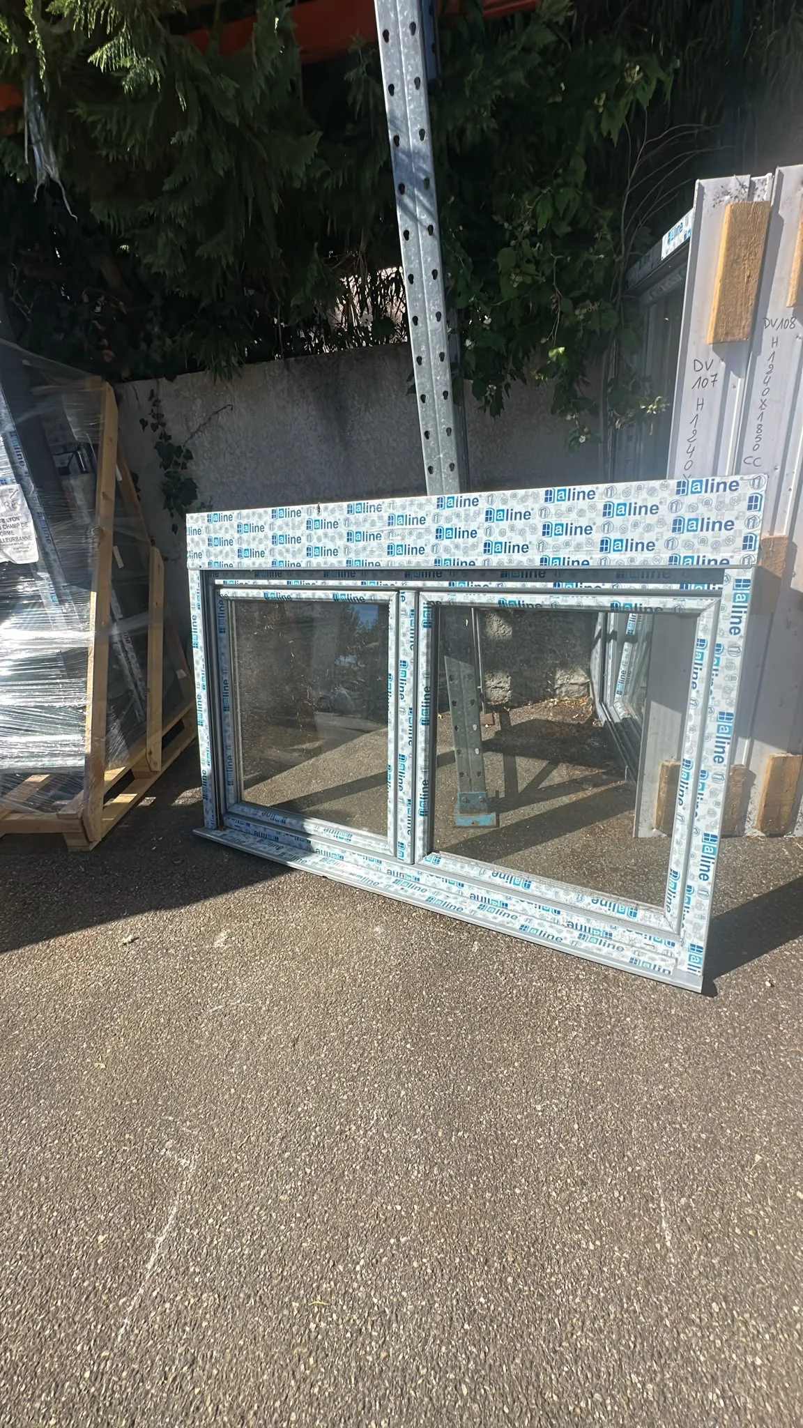 Fenêtre pvc blanc//gris deux vantaux - Bricolage - Saint-Genis-Laval (69230)