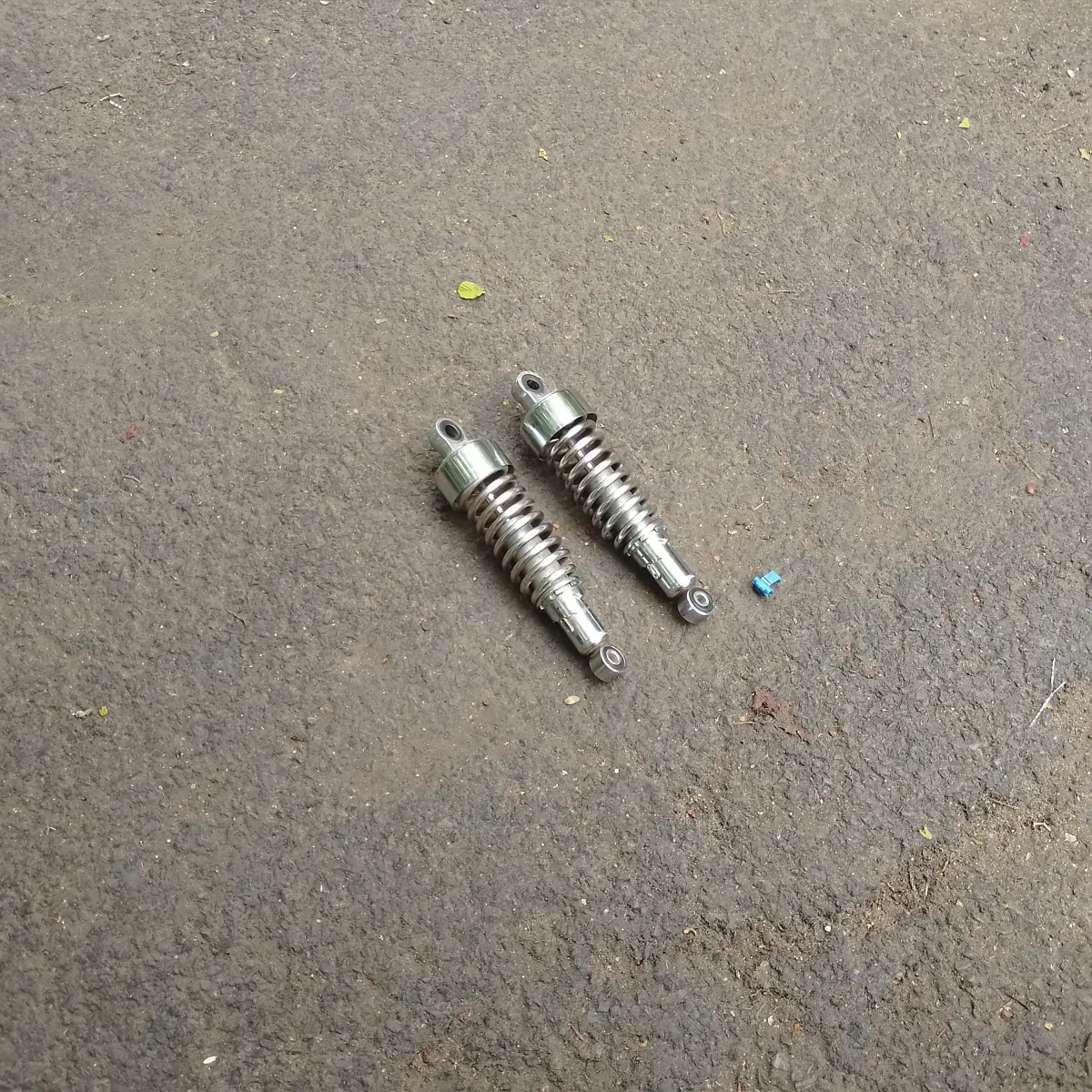 amortisseurs daelim 125 vt 2000 - Équipements Auto - Rhuis (60410)