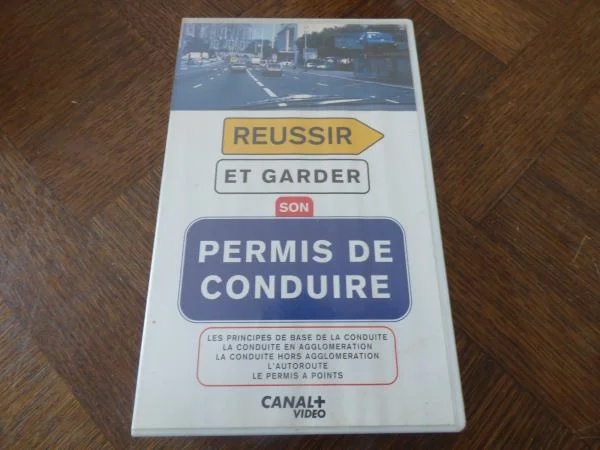 Cassette vhs " reussir et garder son permis - CD, DVD & Vinyles - Saint-Satur (18300)
