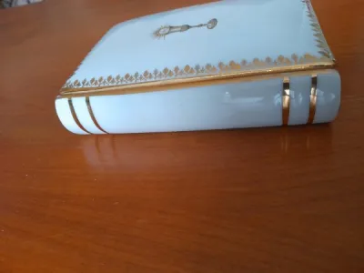 Ancienne boite forme livre en porcelaine de limoge - photo 2
