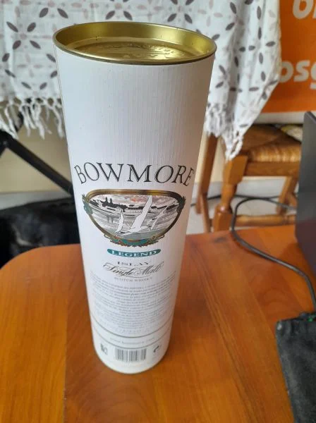 Boite carton et métal vide whisky bowmore legend - Collection - Saint-Satur (18300)