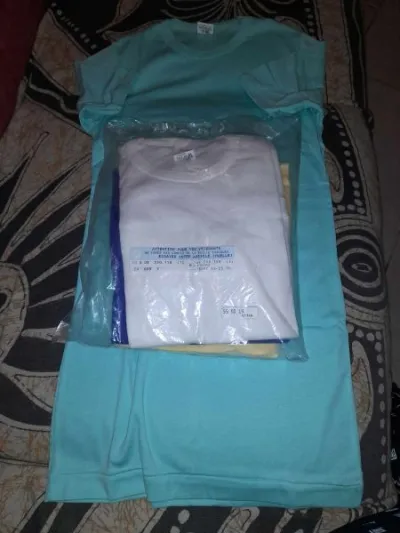 Lot 4 tee shirts enfants 80/84 ( xs) - photo 2