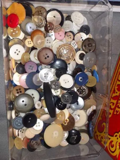 Vintage gros lot de 1300 boutons mercerie couture - photo 2