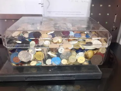 Vintage gros lot de 1300 boutons mercerie couture - photo 4