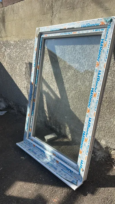 Fenêtre pvc blanc un vantail Haut 1430 / Larg 970 - Bricolage - Cailloux-sur-Fontaines (69270)