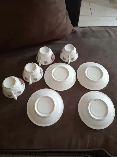 Lot 4 tasses et 4 sous tasses en porcelaine - photo 4