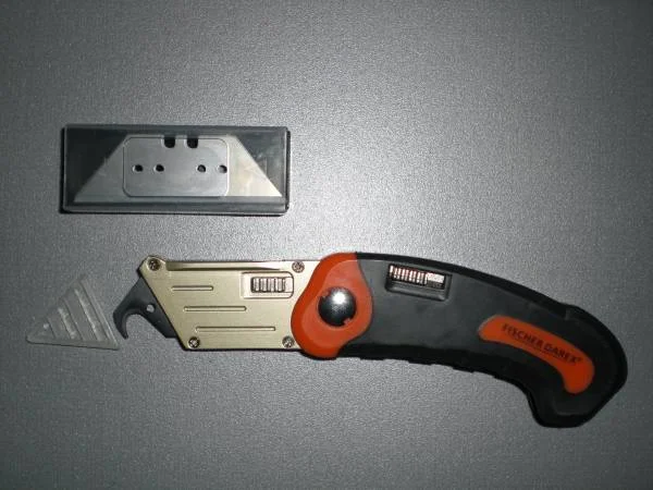 Cutter multifonction lame retractable neuf - Bricolage - Sochaux (25600)