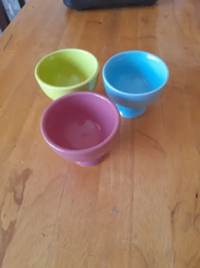 3 bols à sauce sur pied en céramique - photo 2