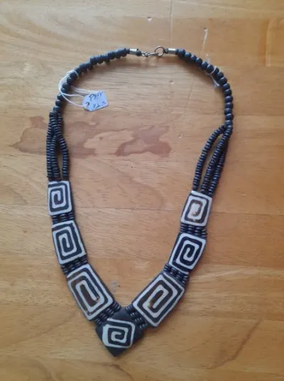 Collier ethnique en os et perle en bois n°2 - Bijoux & Montres