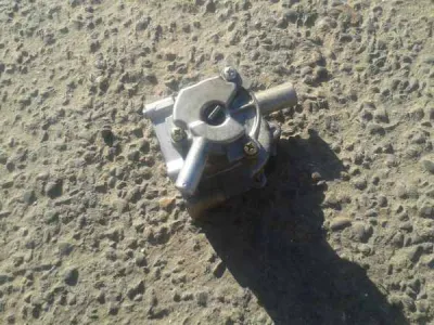 Pompe a huile triumph 900 tiger 1998 - photo 2