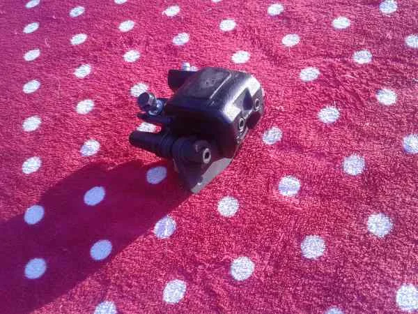 Étrier de frein arriére scooter suzuki 125 sixteen - Équipements Moto - Compiègne (60200)