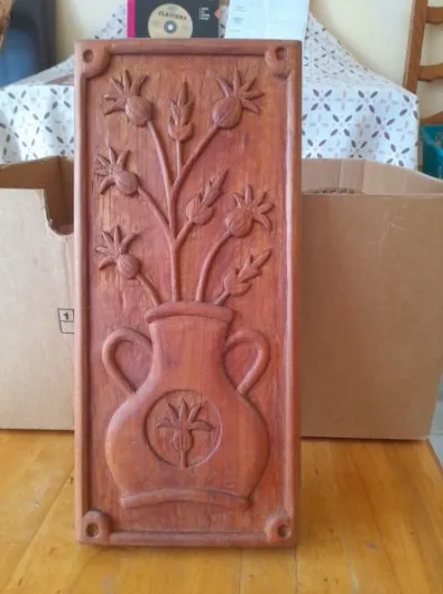 Tableau bois sculpté relief -vase avec fleur - Décoration - Saint-Satur (18300)
