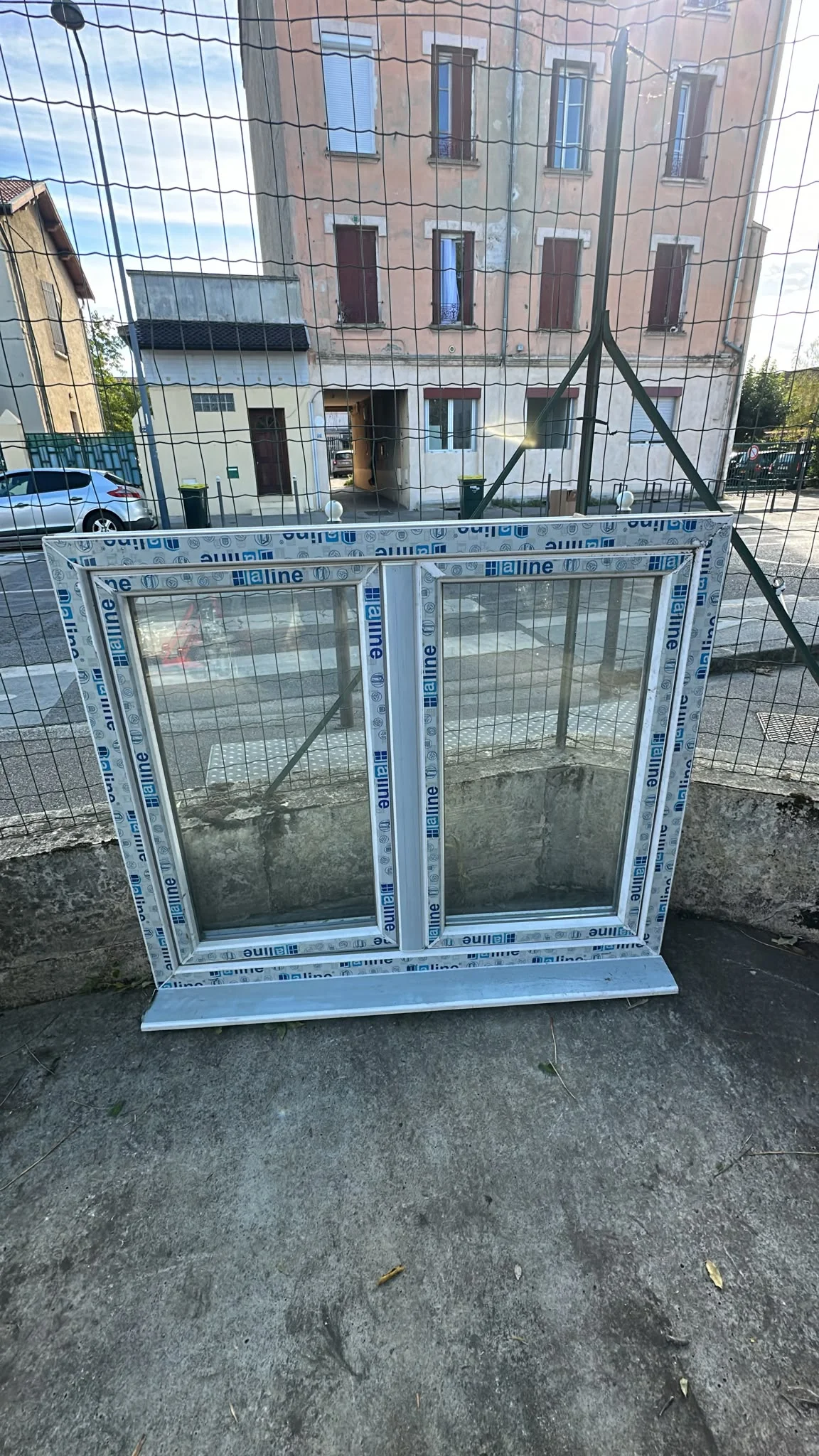 Fenêtre PVC blanc 2 vantaux Haut 1050/ Larg. 1240 - Bricolage - Saint-Laurent-de-Mure (69720)