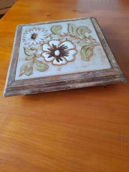 Ancien dessous de plat en faience et bois - Collection - Saint-Satur (18300)