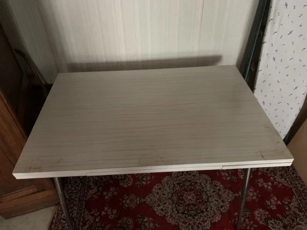 Table en formica - Meubles - Saint-Malon-sur-Mel (35750)