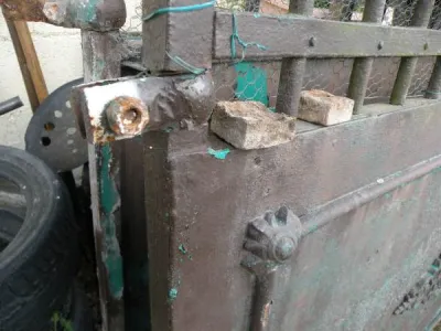 Ancien portail en fer forgé - photo 4