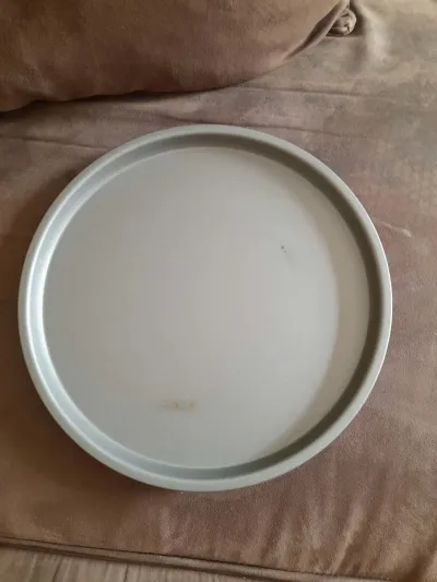 Plat , Plaque à Pizza Rond en Métal - Plat à tarte - Arts de la Table - Saint-Satur (18300)