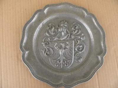 Assiette plate étain 22 cms fleur de lys - photo 2