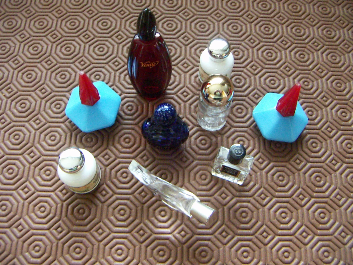Petites miniatures de flacons vides - Décoration - Malakoff (92240)