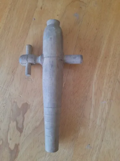 Ancien robinet de tonneau en bois longueur : 18,5 - Collection - Saint-Satur (18300)