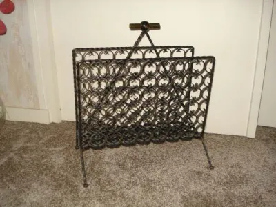 Porte journaux vintage en fer forgé - Collection - Monnetier-Mornex (74560)