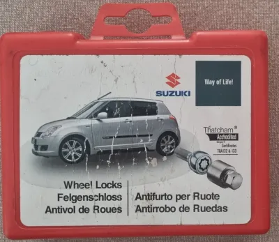 JEU ECROUS ANTIVOL SUZUKI - Équipements Auto - Angaïs (64510)