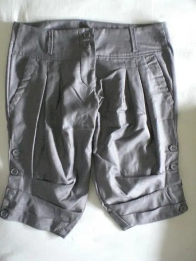 Pantacourt gris t.40 ou t.38 neuf - photo 2