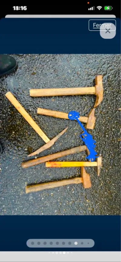 Marteau, ciseaux à bois, burin pour un - photo 3