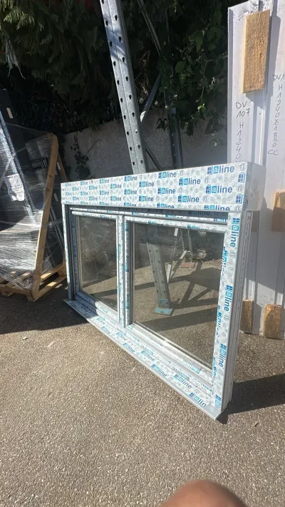 Fenêtre pvc blanc//gris deux vantaux - Bricolage - Craponne (69290)