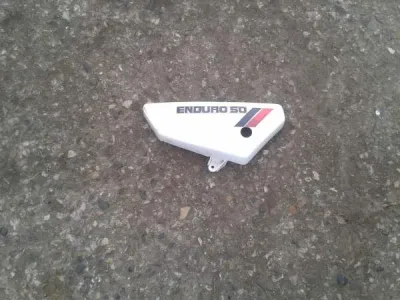 Cache latéral droit yamaha 50 dt 1977 - Équipements Moto - Dampleux (02600)