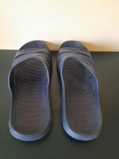 Paire de claquettes bleu marine - Chaussures