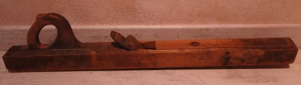 Varlope - rabot ancien à bois avec poignée - Collection - Foncine-le-Haut (39460)