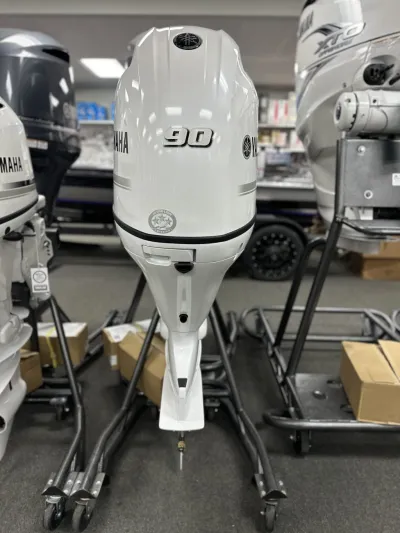 Moteur hors-bord Yamaha F90LB2 ES Blanc Perle 2025 - photo 3