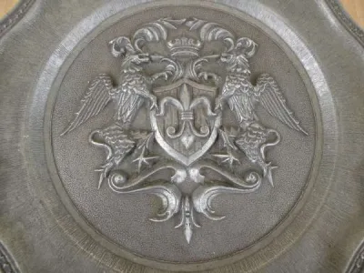 Assiette plate étain 22 cms fleur de lys - photo 3