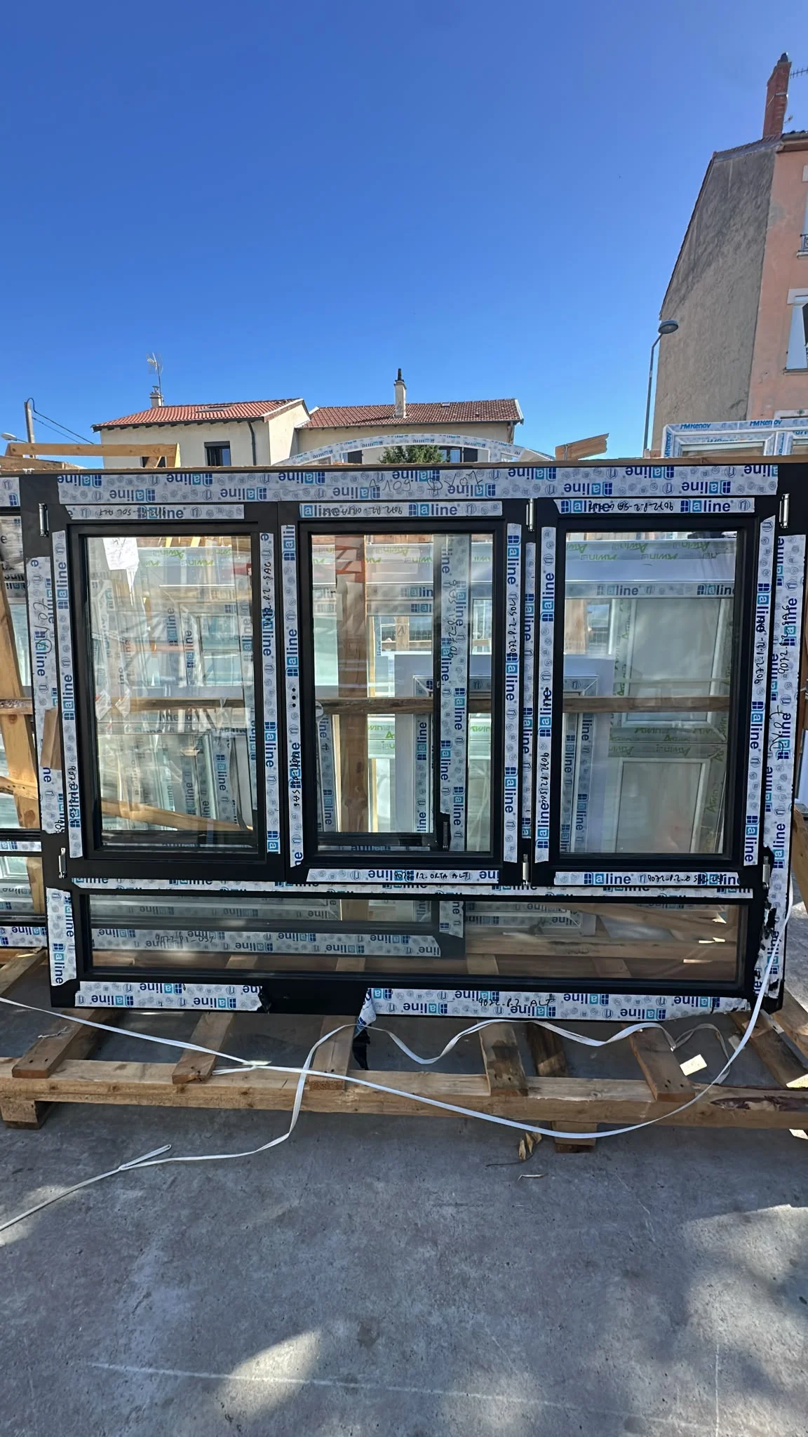 Fenêtre alu noir trois vantaux avec sous-bassement - Bricolage - Champagne-au-Mont-d'Or (69410)