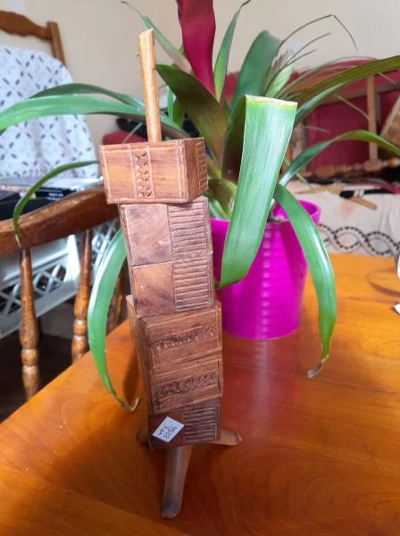 Original présentoir / support en bois avec 6 coque - Collection - Saint-Satur (18300)