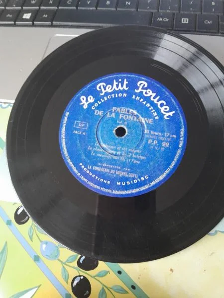 45 t "fables de la fontaine " - CD, DVD & Vinyles - Saint-Satur (18300)
