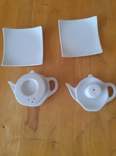 Lot poivrier, salière, coupelles en porcelaine - photo 2