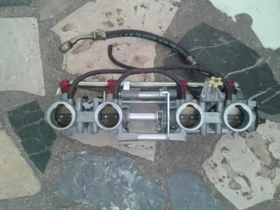 Rampe injection honda cb 1300 2007 - Équipements Moto