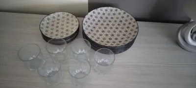 Ensemble assiettes et verres - Arts de la Table - Auchy-les-Mines (62138)