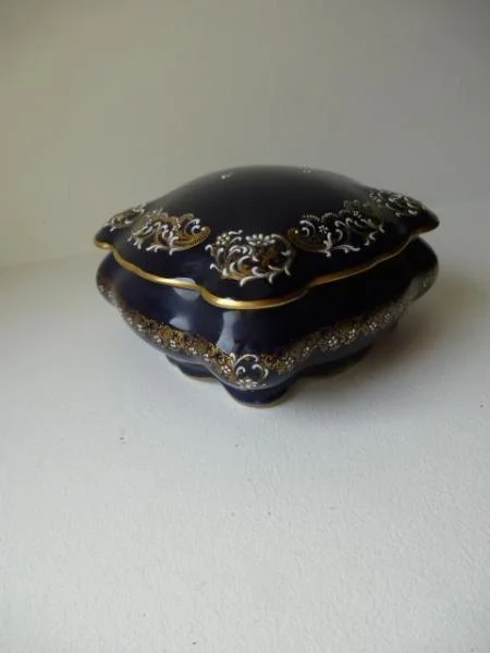 Bonbonnière en porcelaine - Décoration - Plescop (56890)