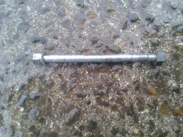 Axe de roue avant derby rabasa 50 cc gtv4 1974 - Équipements Moto - Dampleux (02600)