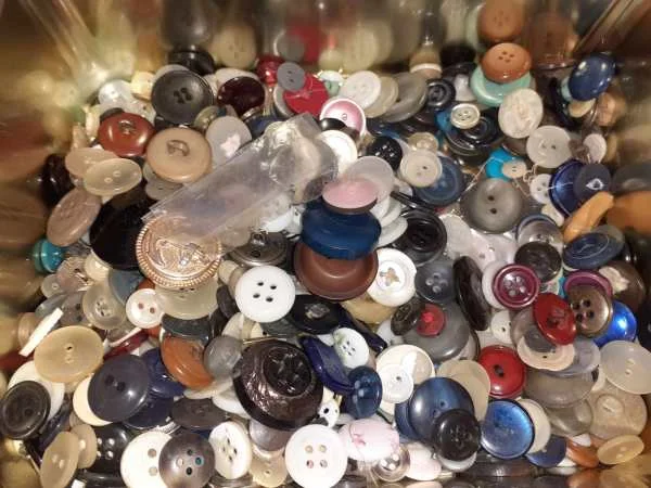 Vintage gros lot de 1300 boutons mercerie couture - Sacs & Maroquinerie - Saint-Satur (18300)