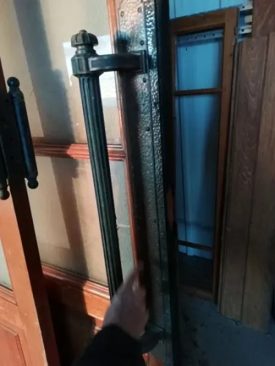 Porte ancienne en chêne et laiton - photo 2